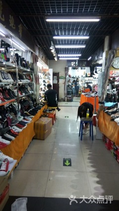 玛克威鞋帽城 一站式鞋帽零售的繁华之选